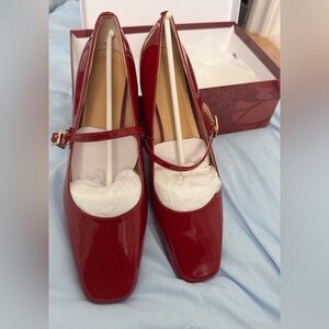Tina Cus Burgundy patented shoes